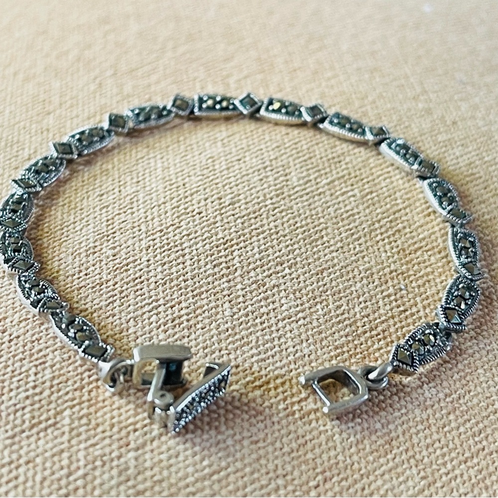 Elegant Silver Bracelet with Intricate Design